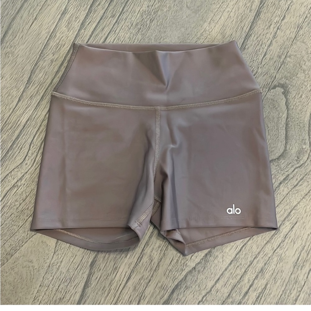 ALO airlift bike shorts 3in